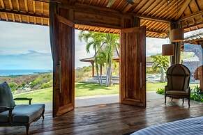 Palatial Wooden Villa, 4br, Lovina