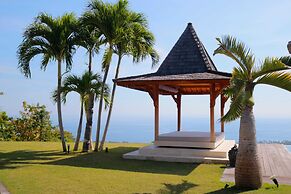 Palatial Wooden Villa, 4br, Lovina