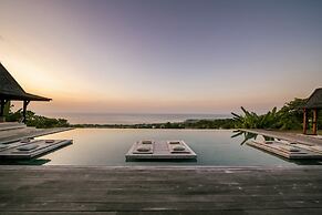 Palatial Wooden Villa, 4br, Lovina