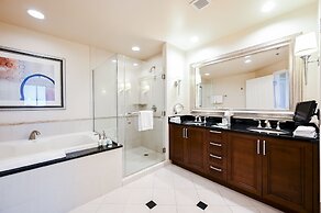 StripViewSuites Two Bedroom at Signature