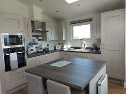 Luxury Family Beechwood Lodge With hot tub