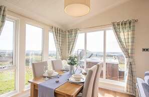 Luxury Family Beechwood Lodge With hot tub