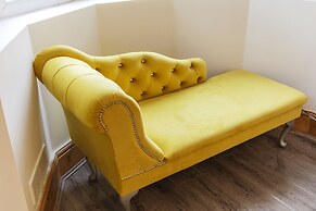 Charming 5-bed House in Birmingham