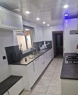 Charming 5-bed House in Birmingham