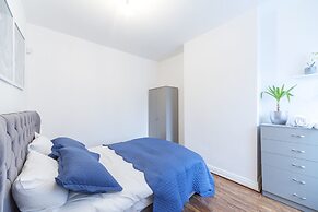 Charming 5-bed House in Birmingham