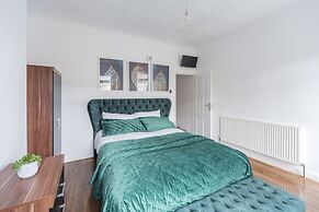 Charming 5-bed House in Birmingham