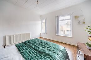 Charming 5-bed House in Birmingham