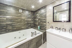 Charming 5-bed House in Birmingham