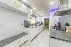 Charming 5-bed House in Birmingham