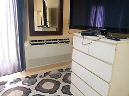 Remarkable 4-bed With air Conditioning in Brikama