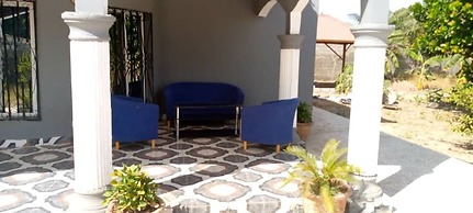 Remarkable 4-bed With air Conditioning in Brikama