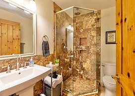 Lookout Ridge Townhomes #113 by Summit County Mountain Retreats