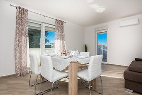 Pool Apartment Bakija 2