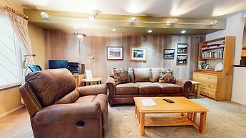 Horizons - Communal Sauna & Hot Tub!