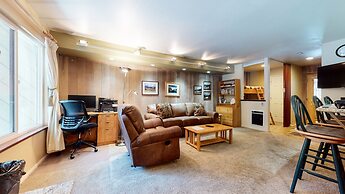 Horizons - Communal Sauna & Hot Tub!