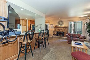 Horizons - Communal Sauna & Hot Tub!