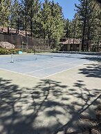 Horizons - Communal Sauna & Hot Tub!