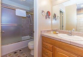 Horizons - Communal Sauna & Hot Tub!