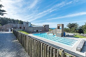 Haltwhistle West w/ Ocean Views!