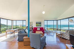 Haltwhistle West w/ Ocean Views!