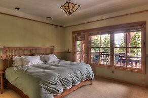 Luxury Northstar Palace w/ Hot Tub & Games