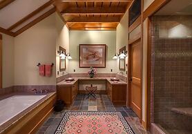 Luxury Northstar Palace w/ Hot Tub & Games