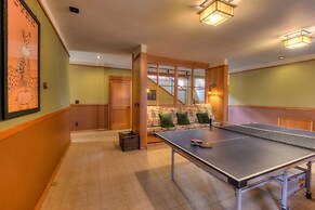 Luxury Northstar Palace w/ Hot Tub & Games