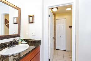 Banyan Tree Condo W/ Pool & Ocean Front!