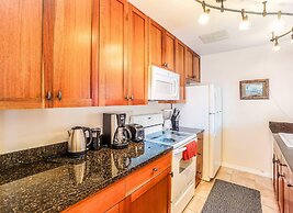 Banyan Tree Condo W/ Pool & Ocean Front!