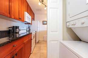 Banyan Tree Condo W/ Pool & Ocean Front!