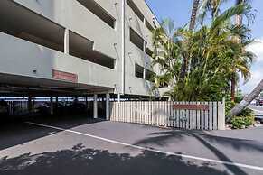 Banyan Tree Condo W/ Pool & Ocean Front!