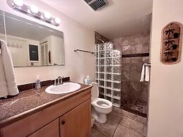 Kona Mansions Ocean Views & Amenities!