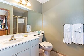 Winterset #33 - Near Golf, Shops & Eats!