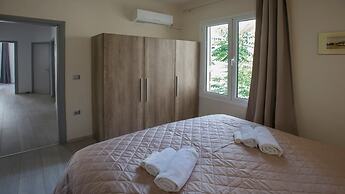 Lux 2BR Home On The Steps Of Acropolis