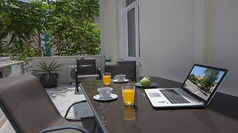 Lux 2BR Home On The Steps Of Acropolis