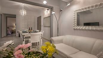 Lux 2BR Home On The Steps Of Acropolis