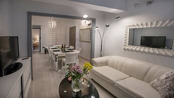 Lux 2BR Home On The Steps Of Acropolis