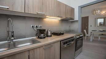 Lux 2BR Home On The Steps Of Acropolis