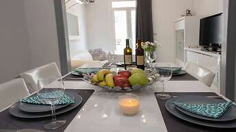 Lux 2BR Home On The Steps Of Acropolis