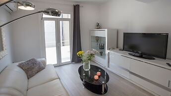 Lux 2BR Home On The Steps Of Acropolis