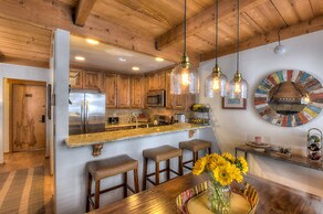 Granlibakken Retreat Near Tahoe Beach!