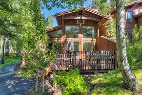 Ridge Court Barrel Relax in Private Hot Tub