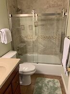 Surf & Racquet Club #6-303