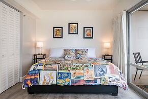 Ilima Suite at The Ilikai Short Walk to Beach!