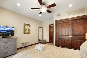 Tahoe Woods Villa - Walk to Beach and Gondola/ Heavenly Ski