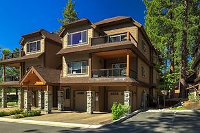 Tahoe Woods Villa - Walk to Beach and Gondola/ Heavenly Ski