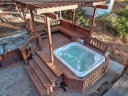 Mountainside Overlook Lake Views & Hot Tub