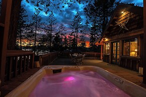 Mountainside Overlook Lake Views & Hot Tub