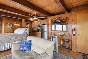 Stunning Views at Stargazer Lakefront Studio!