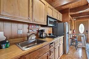 Stunning Views at Stargazer Lakefront Studio!